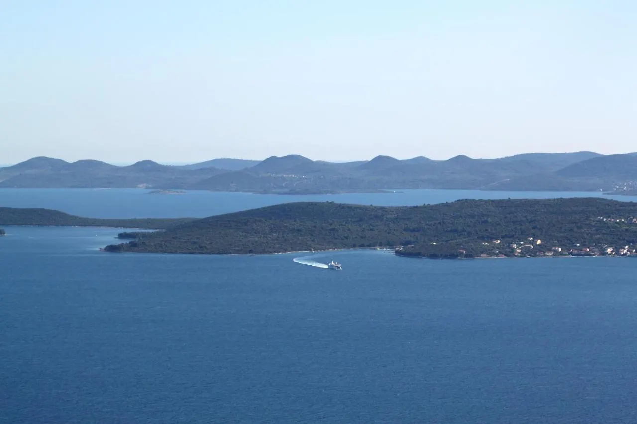 Family Friendly Seaside Apartments Iz, Iz - 22025 Veli Iz 0*,