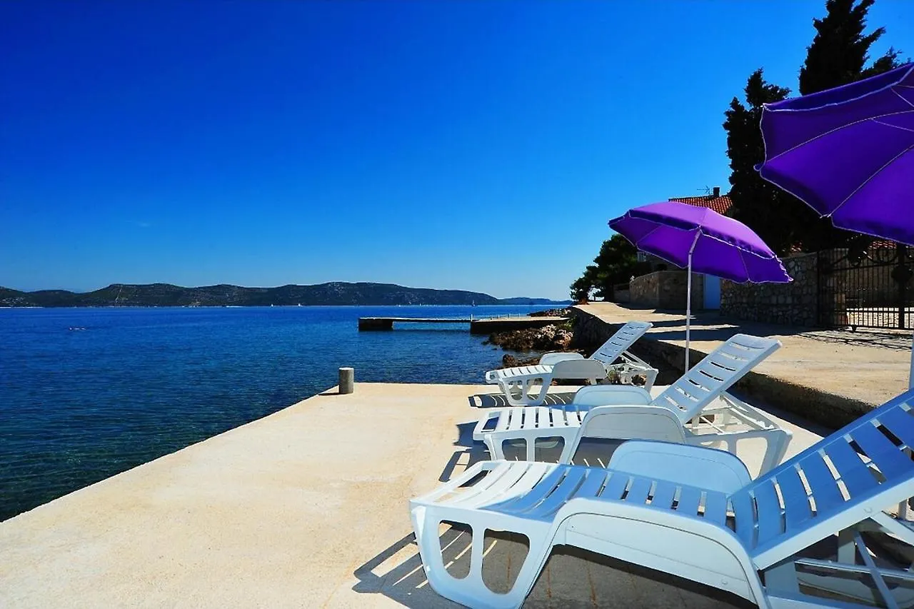 Family Friendly Seaside Apartments Iz, Iz - 22025 Veli Iz