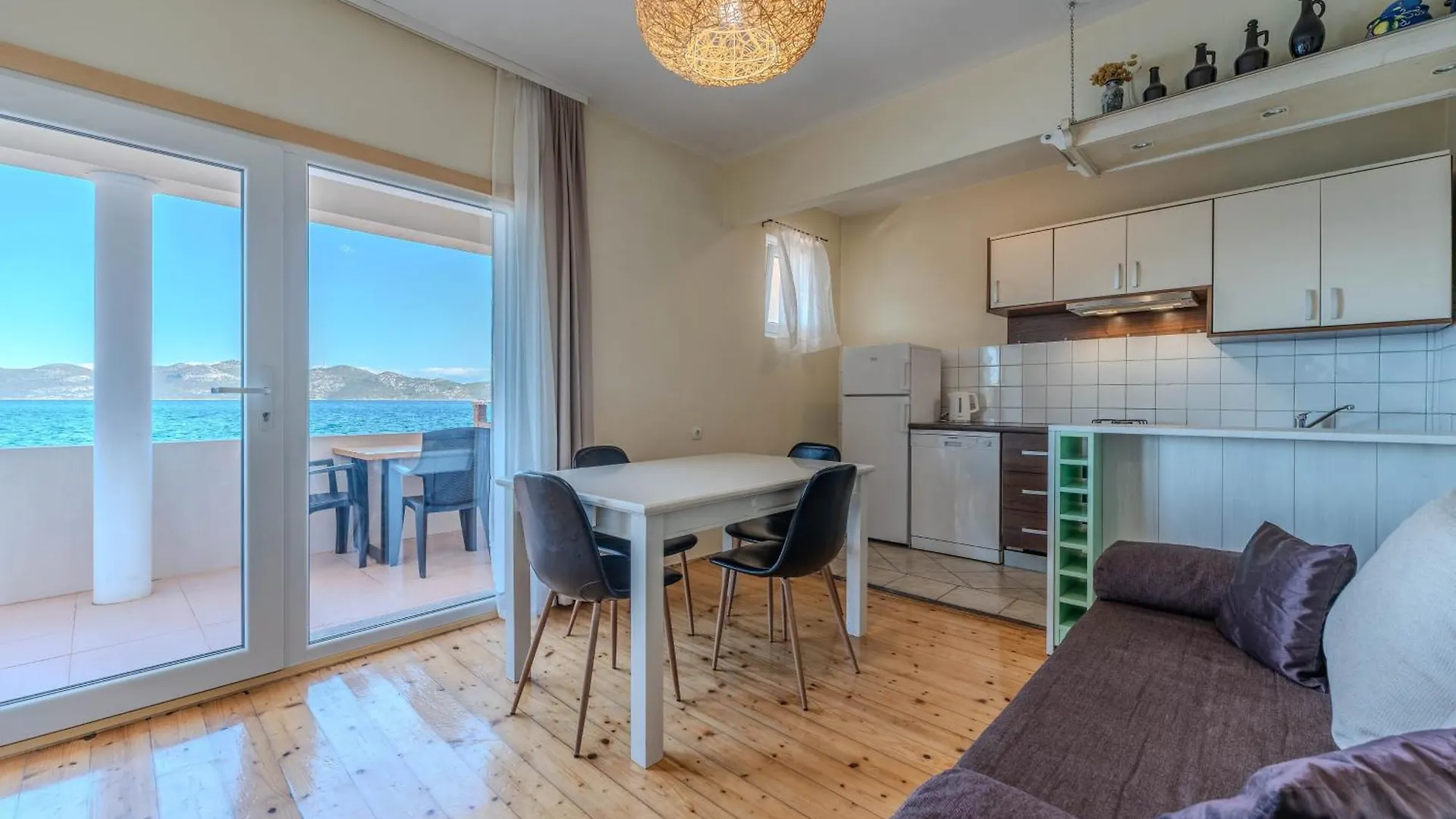 Family Friendly Seaside Apartments Iz, Iz - 22025 Veli Iz