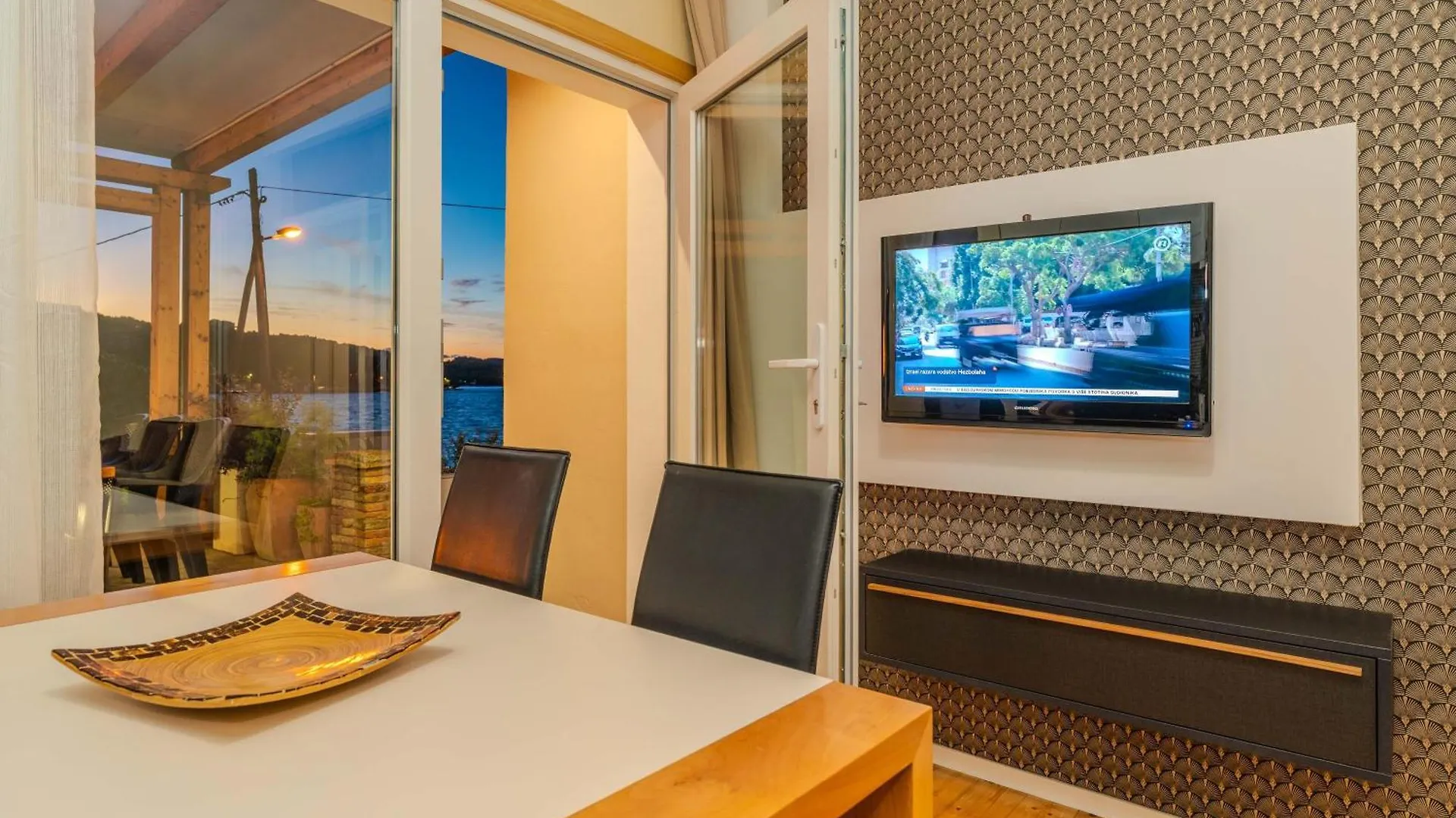 Family Friendly Seaside Apartments Iz, Iz - 22025 Veli Iz