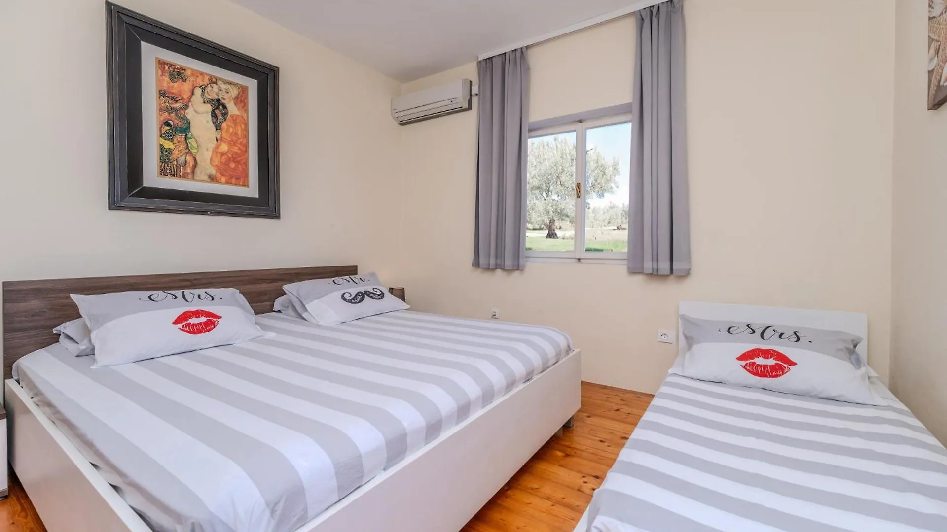Family Friendly Seaside Apartments Iz, Iz - 22025 Veli Iz 0*,  Croatia