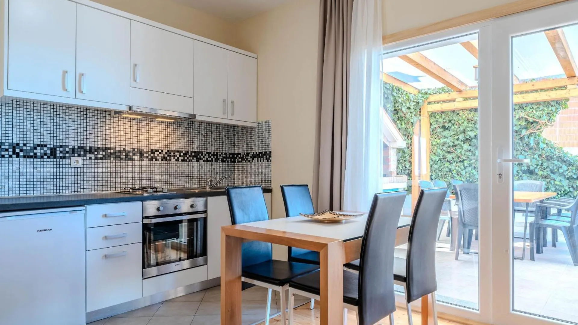 Family Friendly Seaside Apartments Iz, Iz - 22025 Veli Iz Croatia