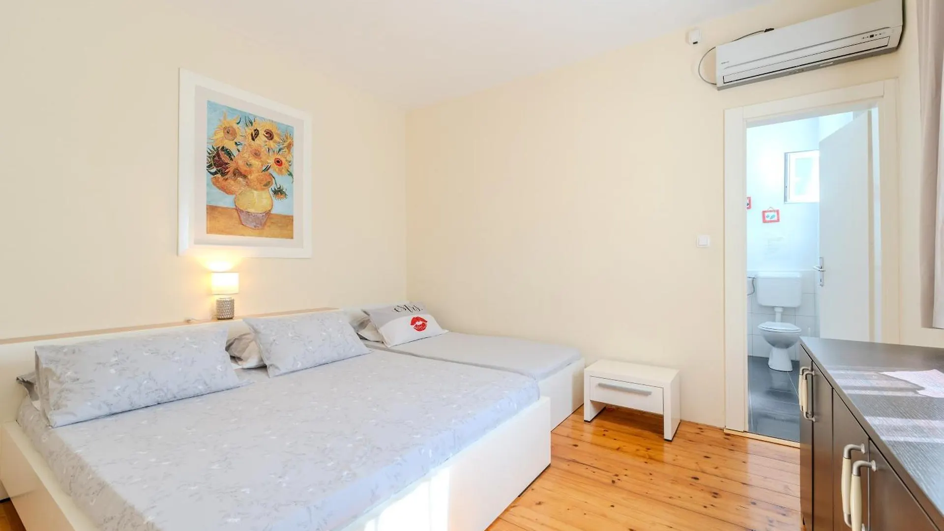 Family Friendly Seaside Apartments Iz, Iz - 22025 Veli Iz 0*,