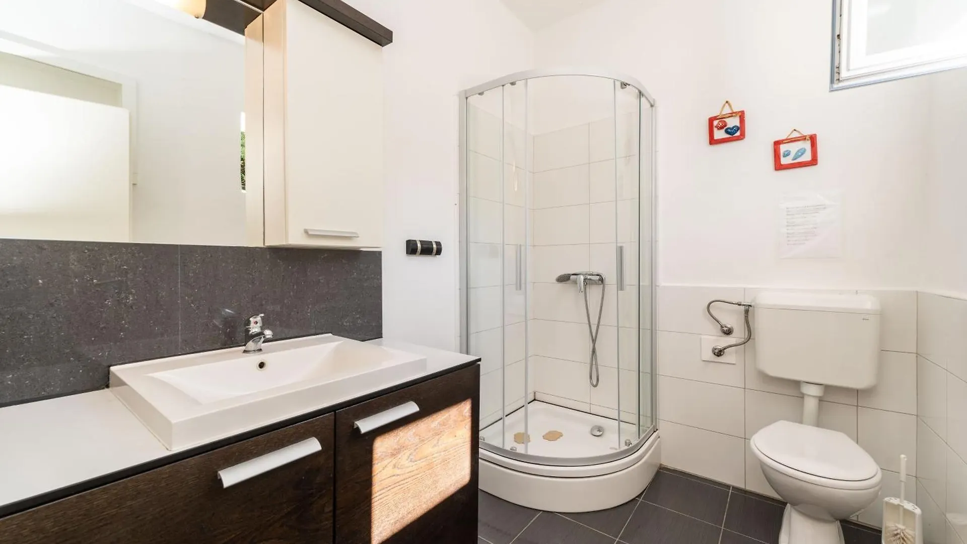 Family Friendly Seaside Apartments Iz, Iz - 22025 Veli Iz